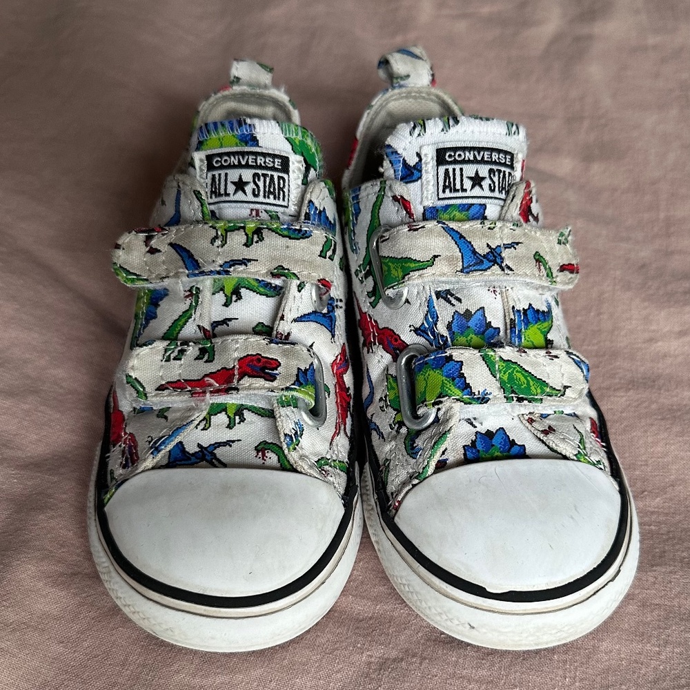 Converse Kids' Chuck Taylor All Star Low Top Sneaker Toddler,White/Dinosaurs, 10